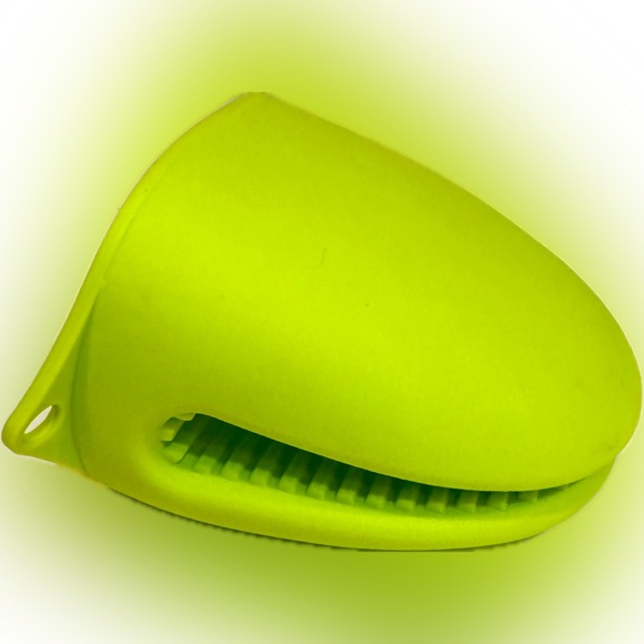 MINI SILICONE OVEN MITT POT HOLDER HOT PAD HEAT PROTECTION SHARK BITE LIME GREEN - Picture 2 of 7